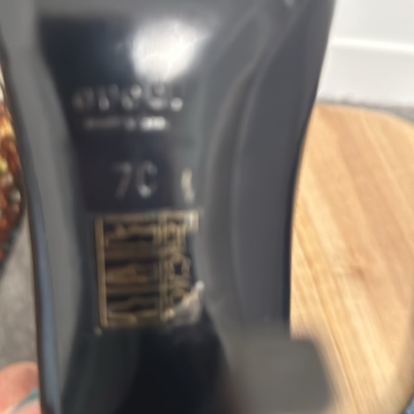 Authentic Gucci blue pumps size 7 very unique. - Picture 6 of 8